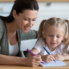 Mai pot beneficia părinții de zile libere plătite pentru supravegherea copiilor după data de 15 mai?