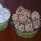 Chiftelute cu susan si sos tzatziki cu avocado