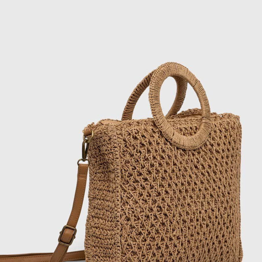 Geantă din material împletit bej, ce face parte din colecția Answear Lab. Dispune de mâner rotund pentru a fi purtată în mână