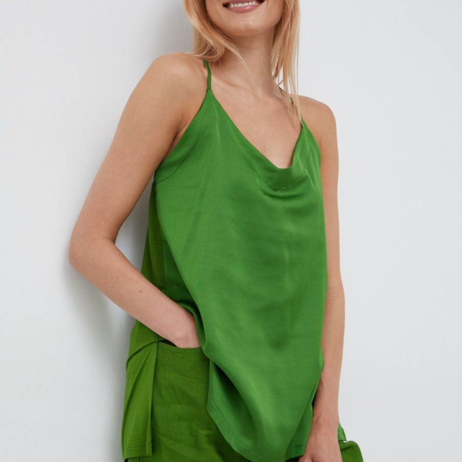 Top verde United Colors of Benetton din material subțire, cu decolteu în V și spatele evidențiat de bretele incrușiate 