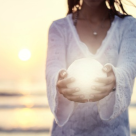 65 de afirmații pozitive care îți cresc vibrația, vindecă sufletul și Planeta