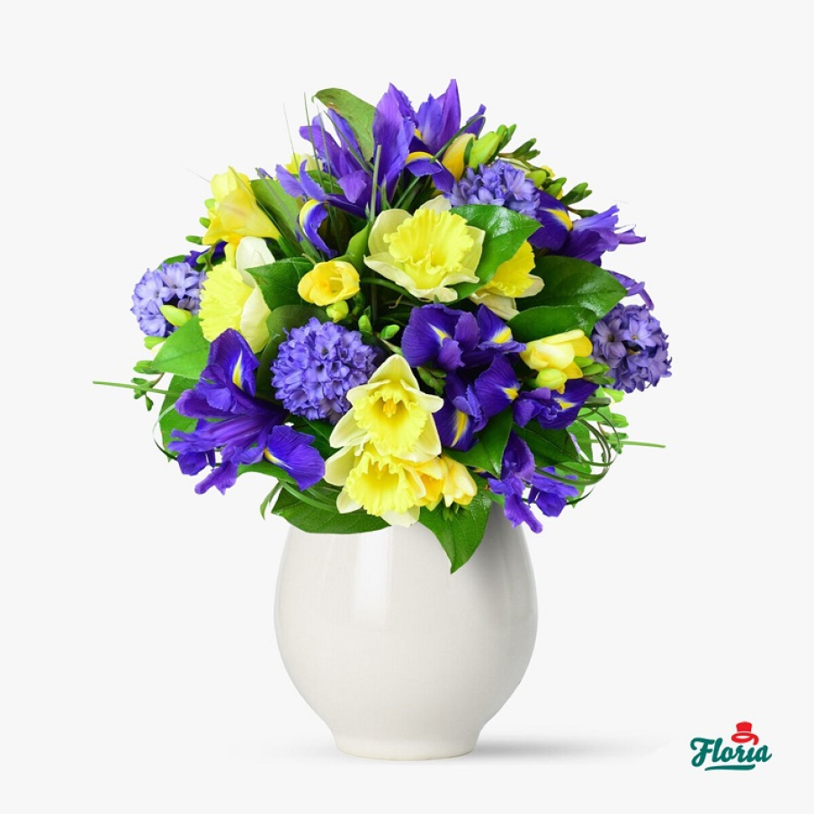 Buchet frumos din flori de primăvară - narcise și zambile, care să îi aducă zâmbetul pe buze și primăvara în suflet femeii dragi din viața ta 