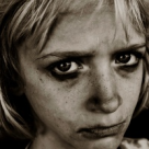 Guvernantii lovesc femeile, copiii si persoanele cu handicap!