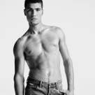 CALVIN KLEIN DEZVĂLUIE ULTIMA CAMPANIE CALVINS OR NOHING CU JUCĂTORUL DE TENIS CARLOS ALCARAZ