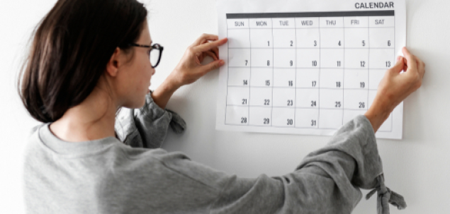 Ce inseamna expresia: A-i face capul calendar?