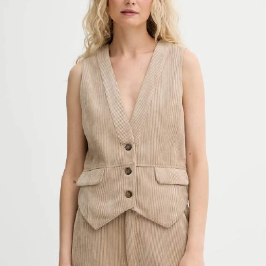 10 piese vestimentare din CATIFEA, materialul trending al toamnei 2025