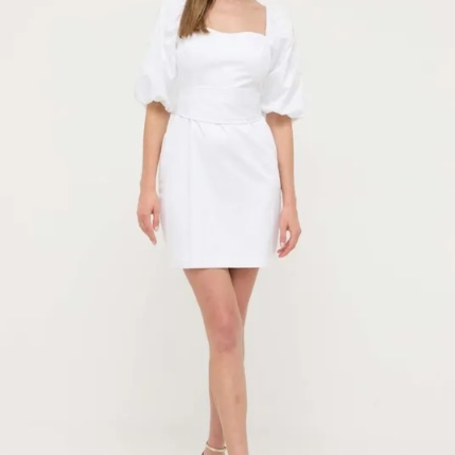 Rochie mini din colecția Guess cu decolteu stil bărcuță și mâneci bufante. Are o curea textilă atașată