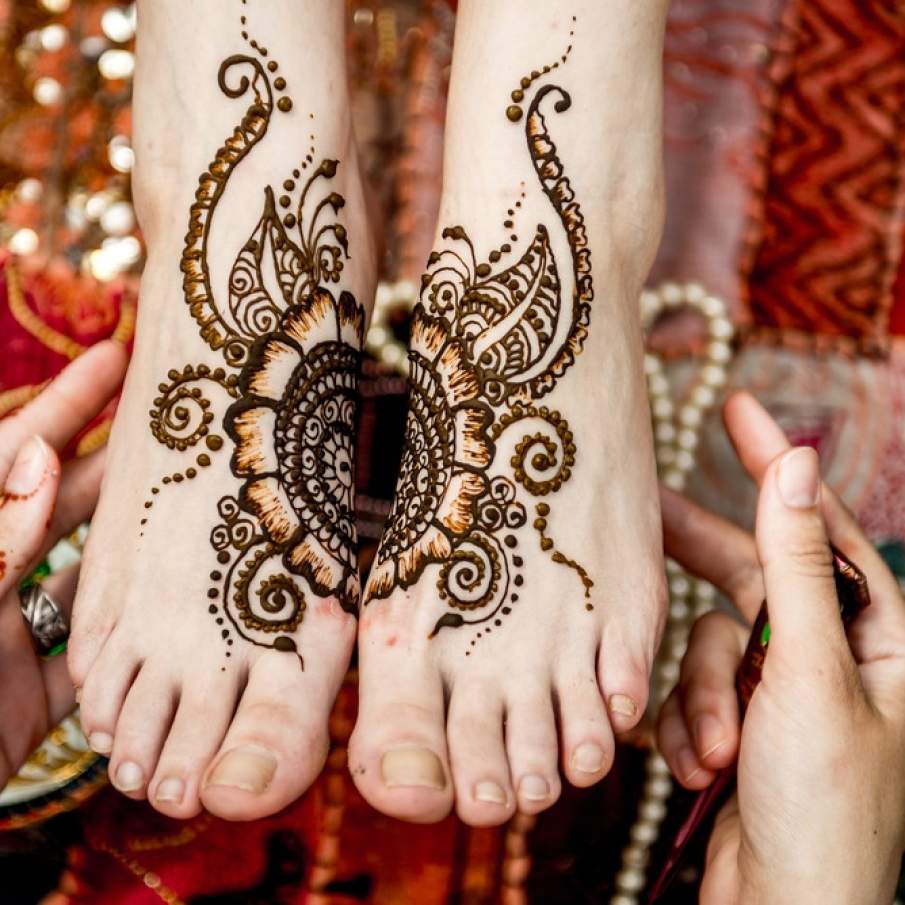 Model traditional indian cu henna 