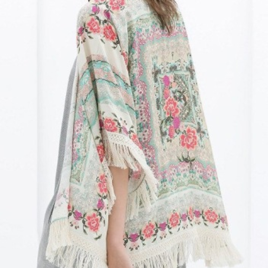 Bluza cu Franjuri si Flori Boho