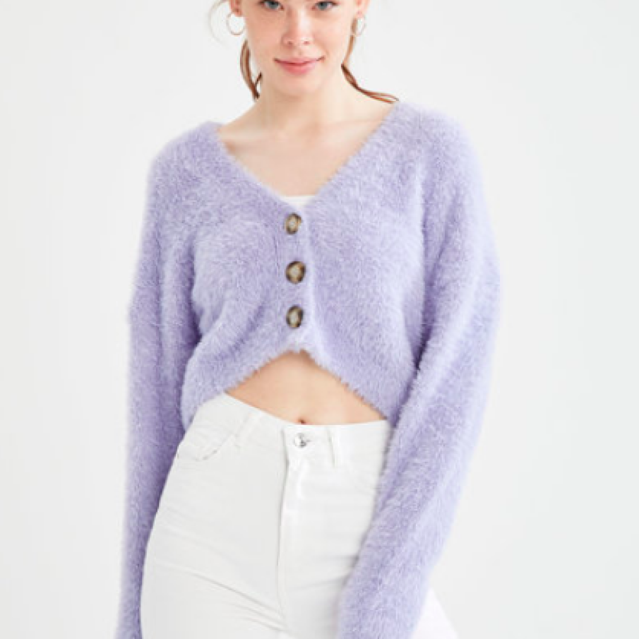 Cardigan crop cu decolteu in V si aspect pufos