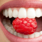 Iata care sunt alimentele pe care le consumam frecvent si care ne pateaza dintii!