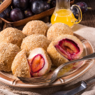 Gomboti cu Prune: Rețeta ungurească originală și pufoasă (Găluște cu Prune)