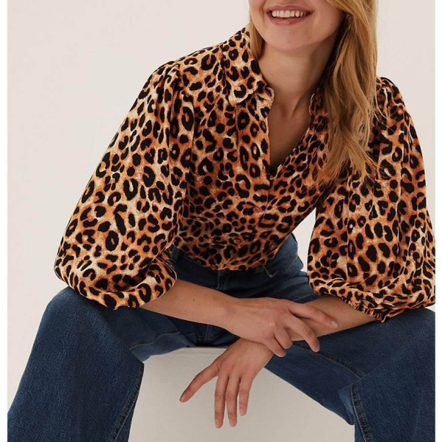Cămașă cu animal print și mâneci bufante trei sferturi pentru un look de toamnă inconfundabil 