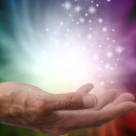 Louise Hay: Cum sa ii iubim pe ceilalti si sa ne vindecam relatiile de orice tip 