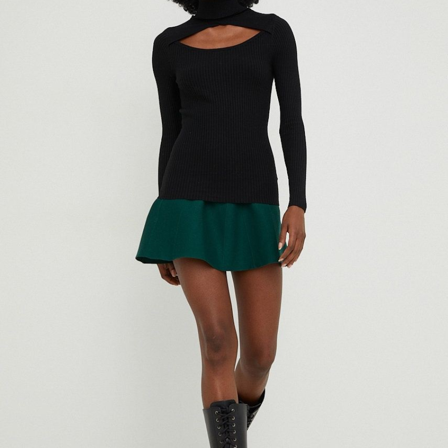 Fustă micro în cloș, într-o superbă nuanță de verde, ce face parte din colecția Answear Lab și are talie înaltă