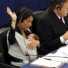 Femeia moderna: Cu bebelusul in Parlamentul European!