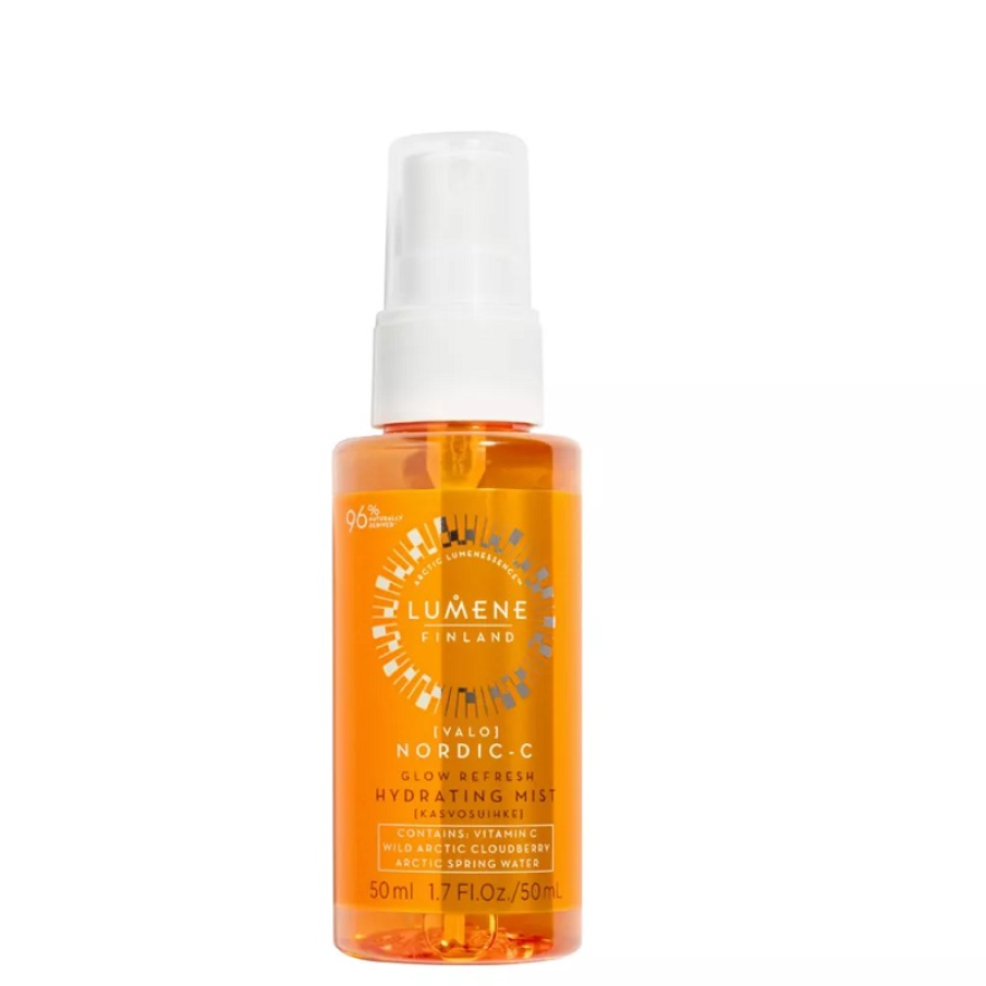 Nordic-C Glow Refresh Hydrating Mist - un mist cu o formulă de hidratare intensă datorită complexului unic Nordic-C care aduce strălucire pielii. Conține antioxidanți, vitamina C și apă pură Arctic