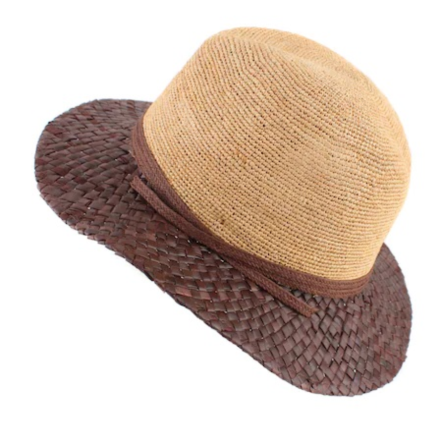 Pălărie de vară Raffaello Bettini, bicolora, în nuanța naturală a paielor bej și a unui maro cafea. Are o panglică decorativă de paie și este confecționată în Italia.