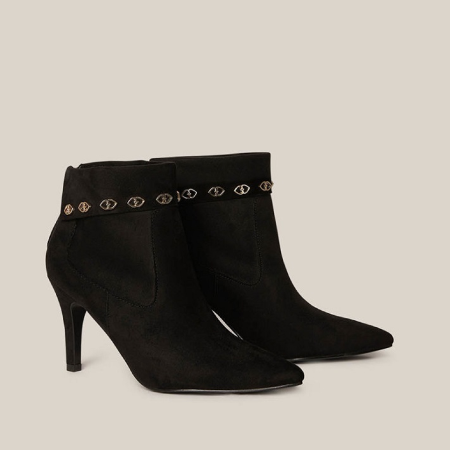 Botine negre de piele întoarsă ecologică de la Motivi. Au toc cui, sunt elegante și decorate cu accesorii metalice. 