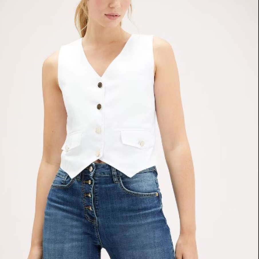 Vestă crop de la Motivi din amestec de bumbac, cu nasturi metalici, perfectă pentru a fi purtată cu o pereche de jeansi 