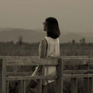 Poveste asteptand: Oare cate din mucurile acelea de tigari au fost fumate de fericire, de tristete, cu prietenii sau singuri? 