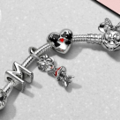  Noi simboluri de stil în colecția PANDORA Disney