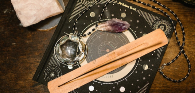 Primele trei zodii sunt: Berbec, Taur, Gemeni.