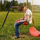 Când copilul tău se izolează: Ce poți face pentru a-l ajuta să iasă din carapacea lui?