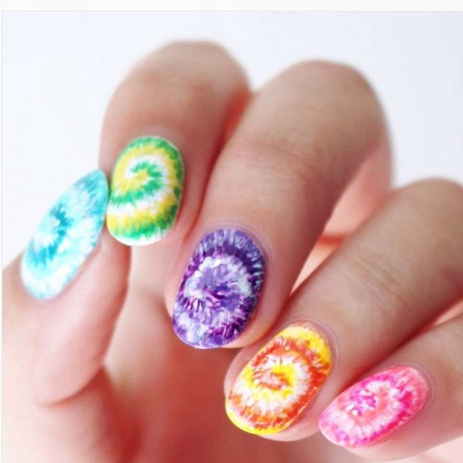 Manichiura colorata de vara 