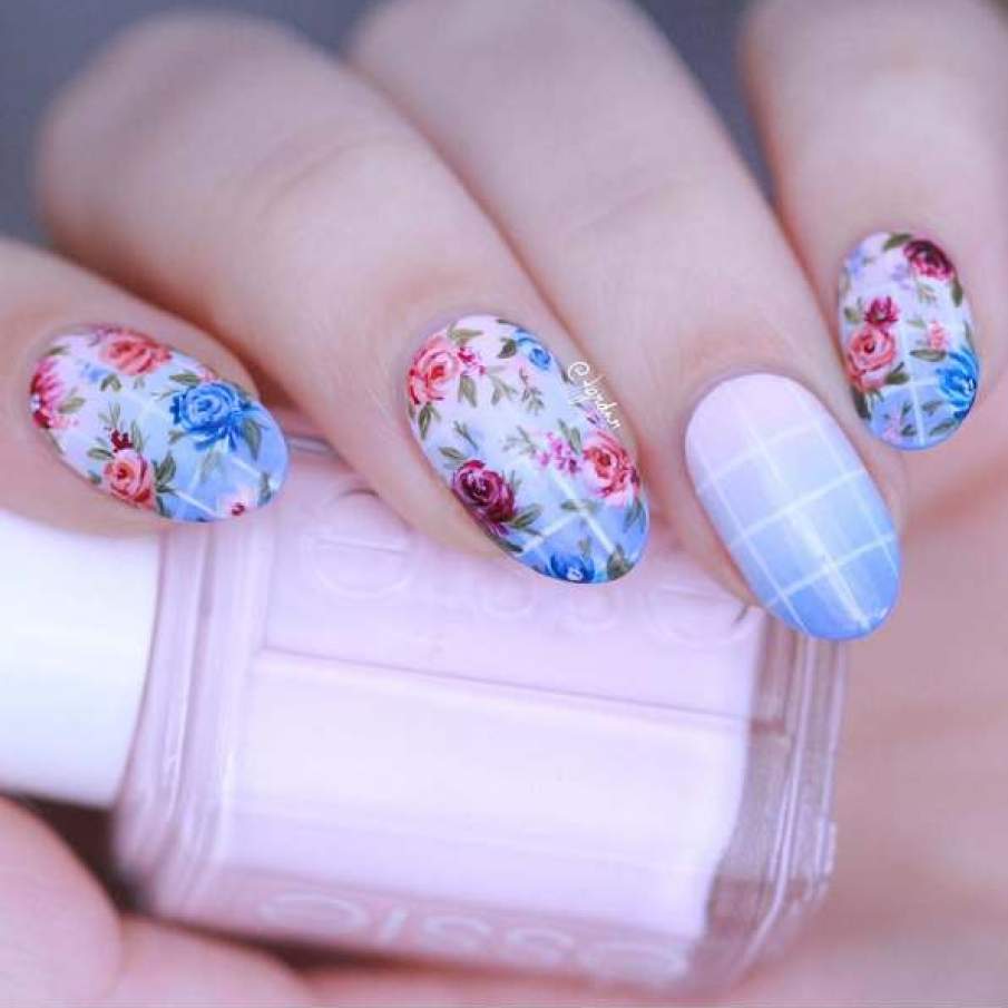 Unghiute cu model floral