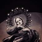 Ritualul celor 12 mătănii de la miezul nopții către Maica Domnului care poate împlini dorințe