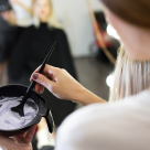 Care este diferența dintre vopsea semipermanentă și nuanțator?