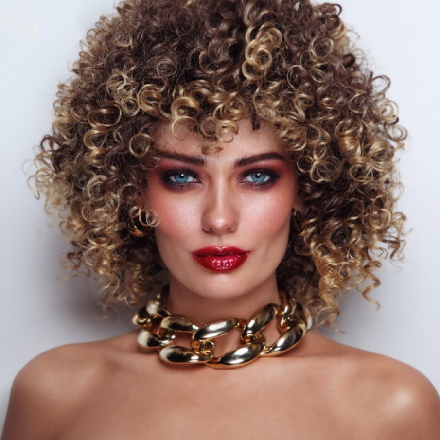 Colier masiv din metal auriu, cu zale supradimensionate