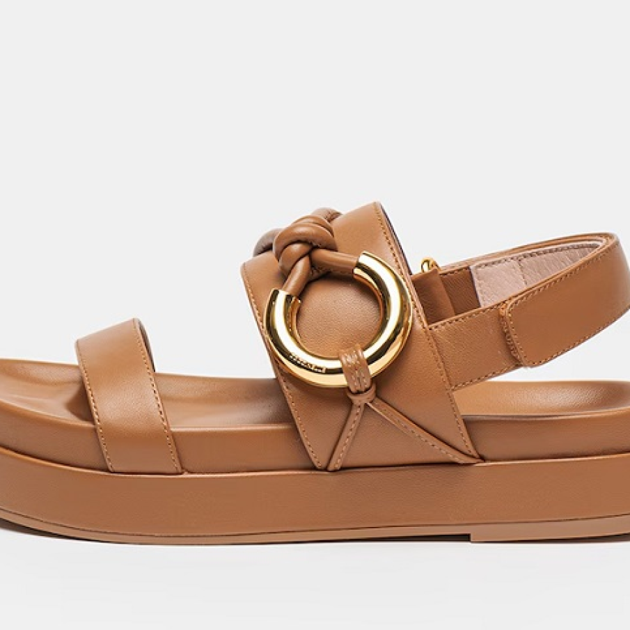 10 modele de sandale în nuanță de Mocha Mousse, culoarea anului