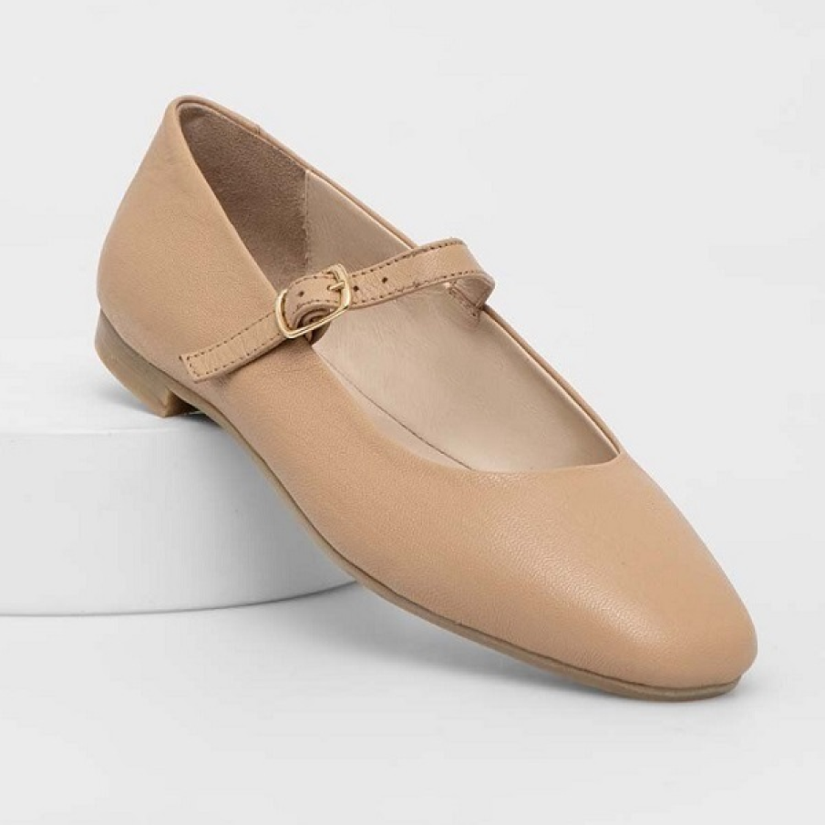 Balerinii în stil balet, cu o singură baretă, inspirați la rândul lor de pantofii de tip Mary Jane 