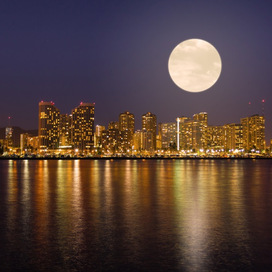 Bine ati venit in Honolulu, capitala statului Hawaii! Va intampina o Super luna plina 