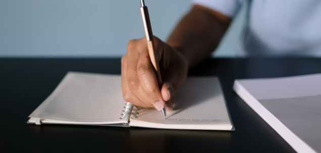 De unde provine denumirea cuvantului „pix”?