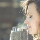 Și ce dacă te-a părăsit? Mai toarnă-ți încă o ceașcă de cafea, draga mea... mâine va fi o zi superbă!