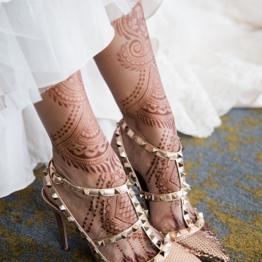 Pictura cu henna pe picioare pentru ziua nuntii 
