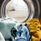 Cele mai frecvente greșeli pe care le facem și care ne deteriorează hainele