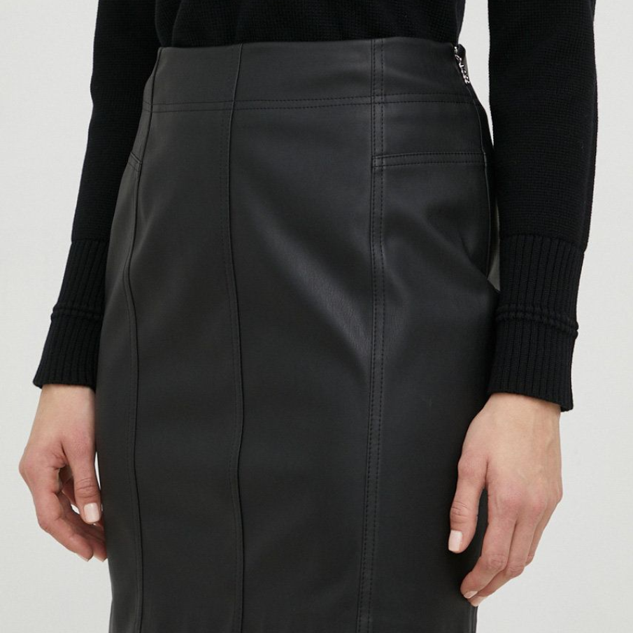 Fustă mini din piele ecologică neagră, simplă, cu fason drept, din colecția BOSS