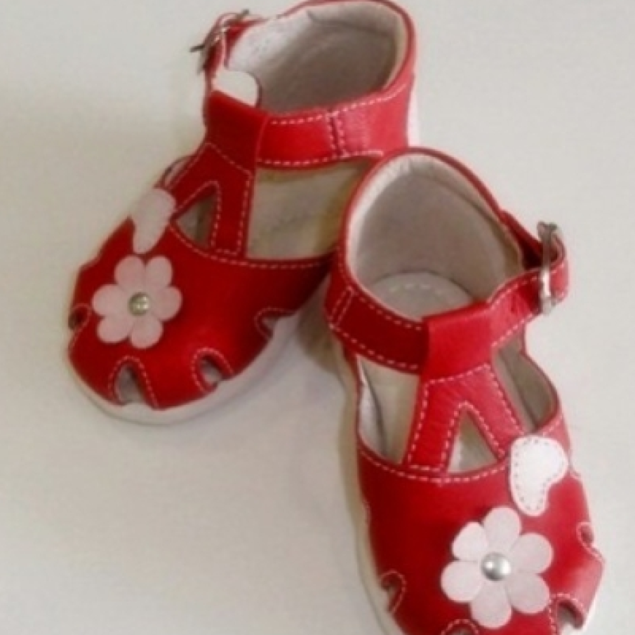 Sandale rosii pentru fetite