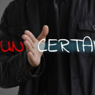 Explicația psihoterapeutului: Oamenii au nevoie de certitudini pentru a-și recâștiga optimismul