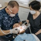 Airflow dentar: ce se întâmplă cu biofilmul după o igienizare profesională
