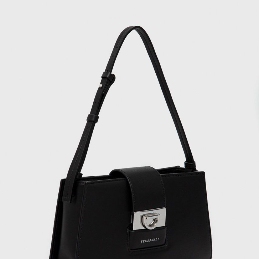 Poseta Trussardi neagra din piele ecologica, cu maner reglabil, inchidere cu fermoar si buzunare interne  