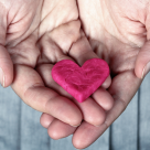 Foamea de iubire. De ce ne doare asa de tare departarea emotionala de cineva drag? 