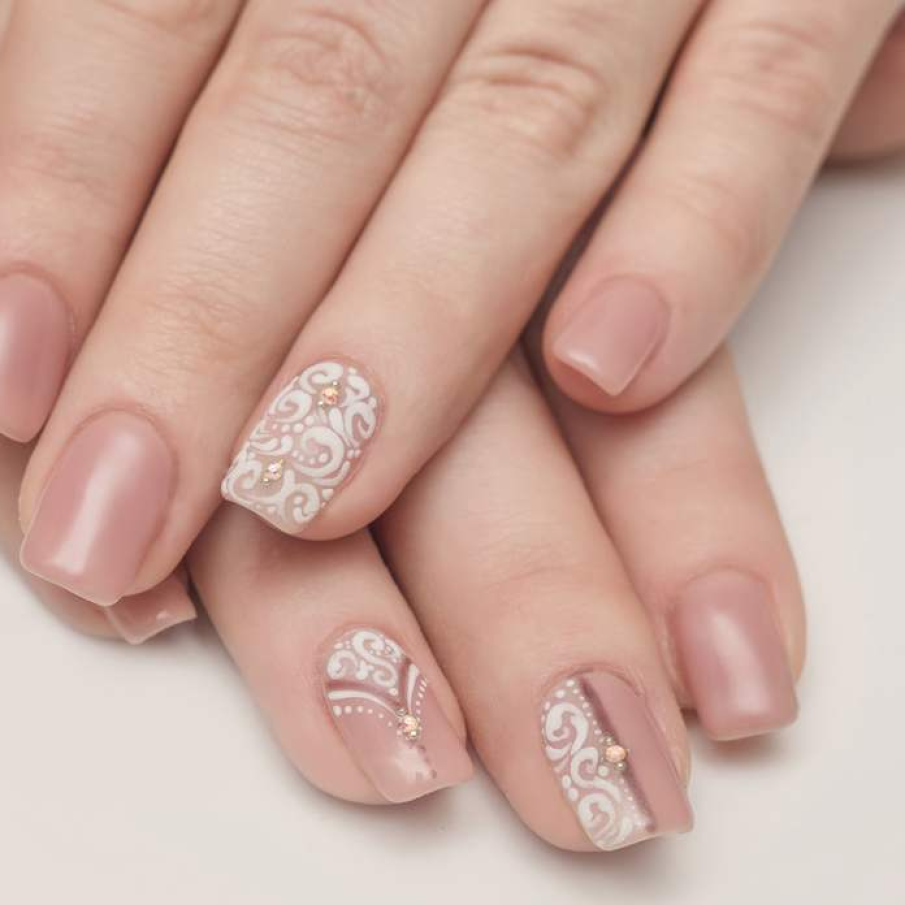 Unghiute naturale, cu aplicatii si decoratiuni partiale 