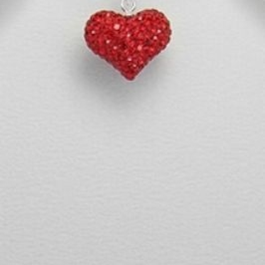 Inimioara din cristale rosii