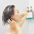 Japonezii știu ceva ce noi nu știm! Tehnica secretă de spălat părul care stimulează creșterea rapidă și scalpul sănătos