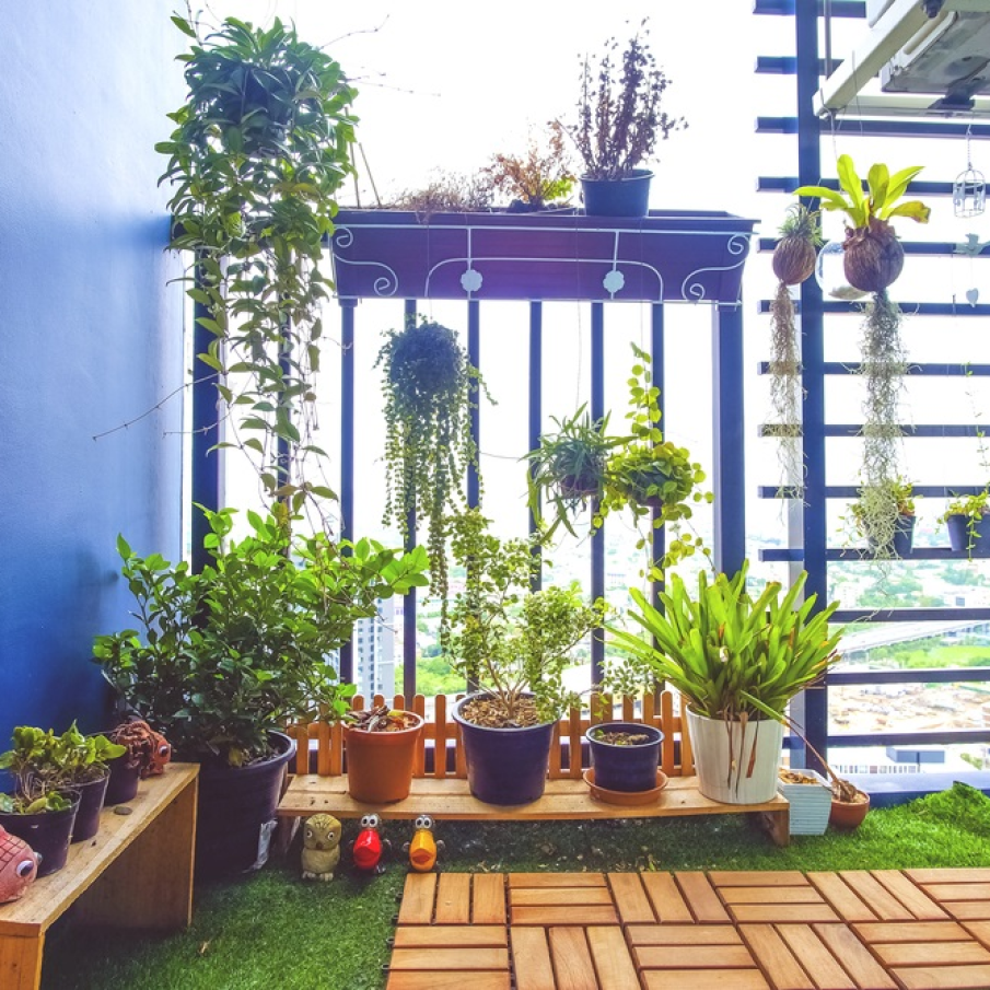 Gazonul artificial poate recrea in balconul tau acea senzatie de verde luxuriant pe care doar natura o poate oferi